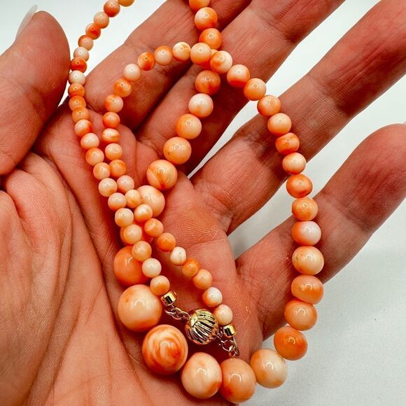 16" Graduated Angel Skin Coral beaded necklace with 14kt yellow gold clasp! - Picture 11 of 12